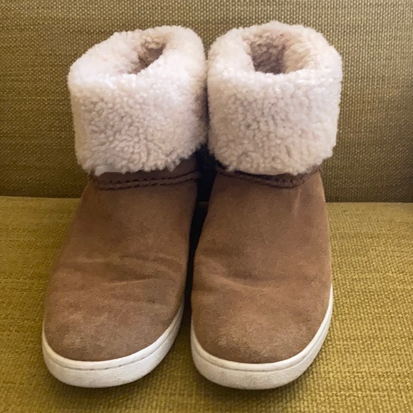 UGG Shoes - UGG Brown Ankle Boots with Cream Fur